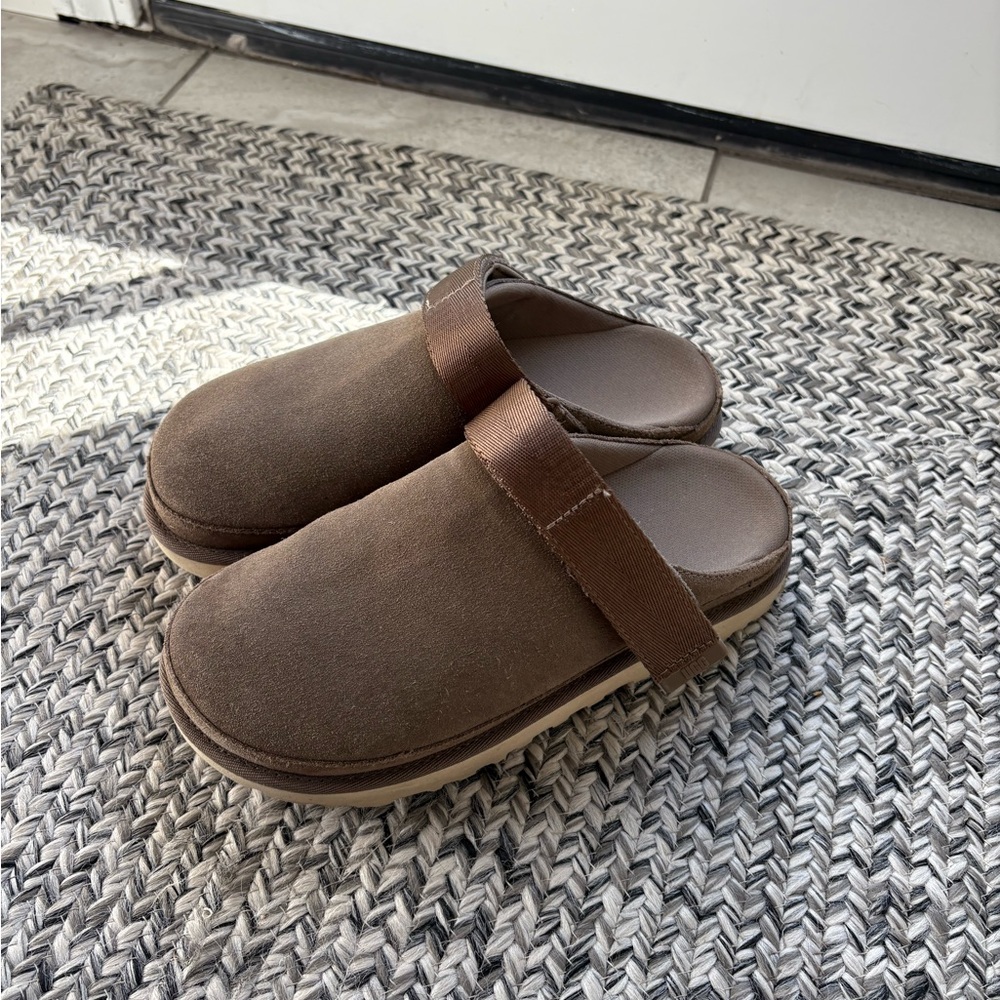 Ugg goldenstar clogs in brown